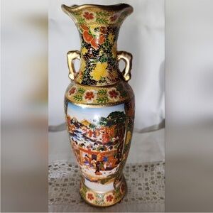 Ant. Japan Export Moriage Satsuma Meiji Period Hand Decorated Porcelain Vase